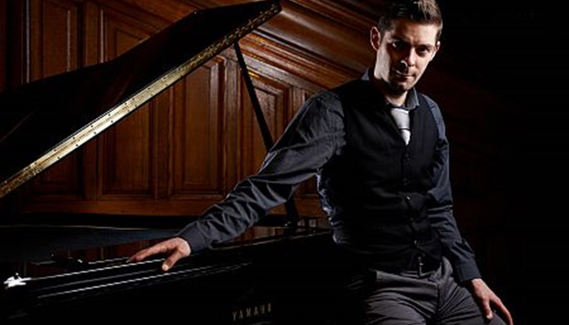 Welcome Aboard Wedding Entertainer, Michael Oakley