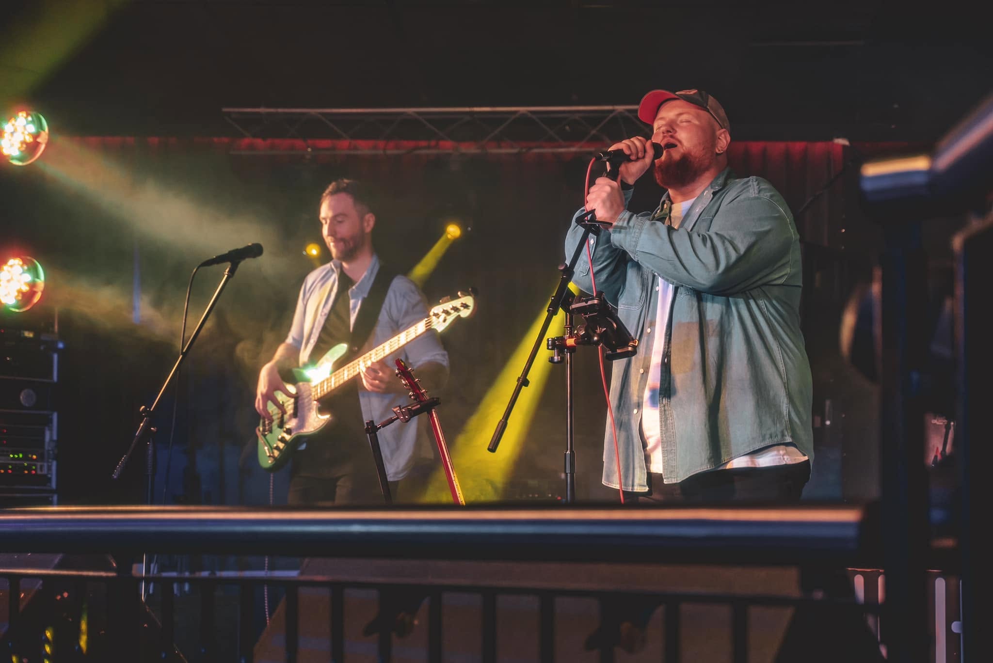 Los Perros live on stage